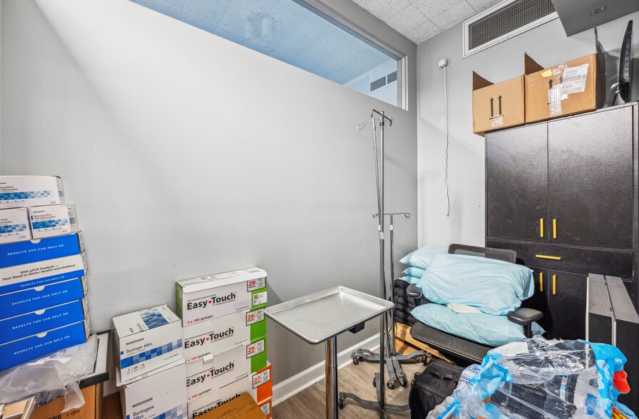 More Photos Of 3636 5th Ave, San Diego Office For Lease