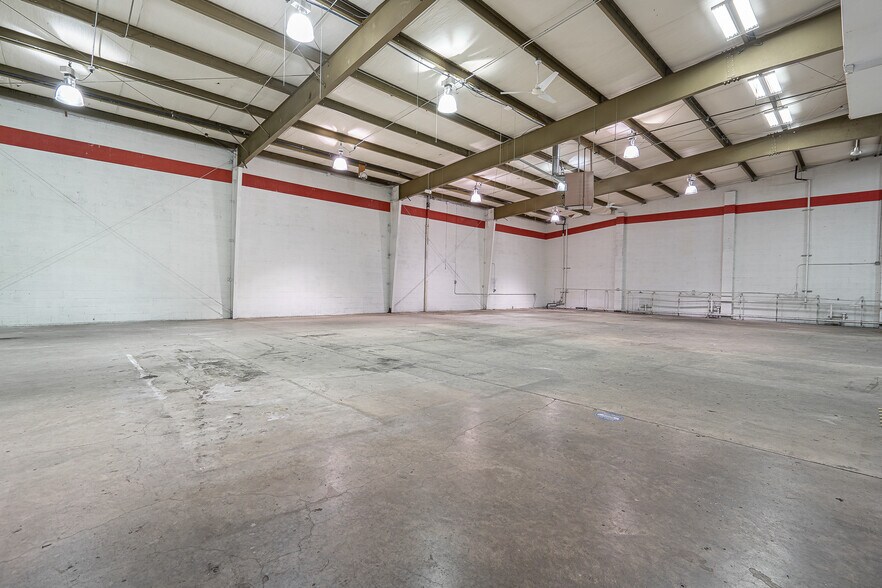 More Photos Of 480 SE Market St, Portland Distribution For Sale