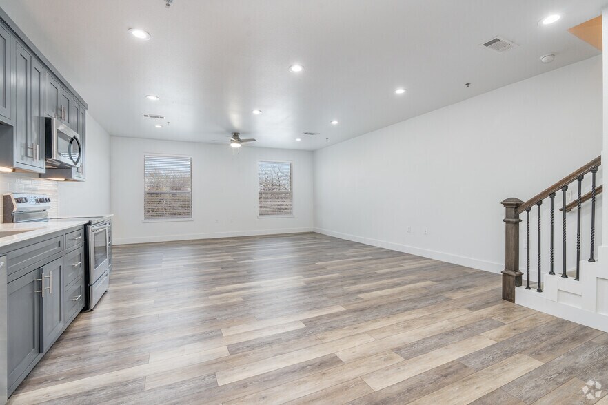 More Photos Of 404 Industrial St, Denton Apartments For Sale