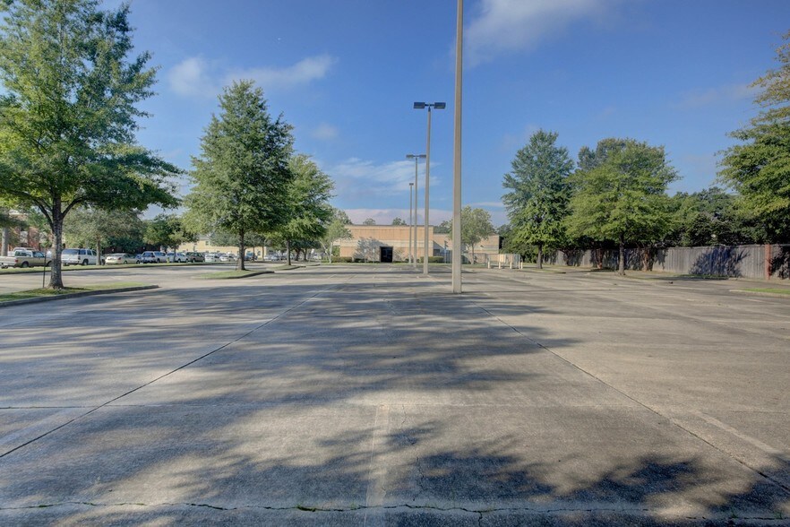 More Photos Of 901 Wilson St, Lafayette Hospital For Sale