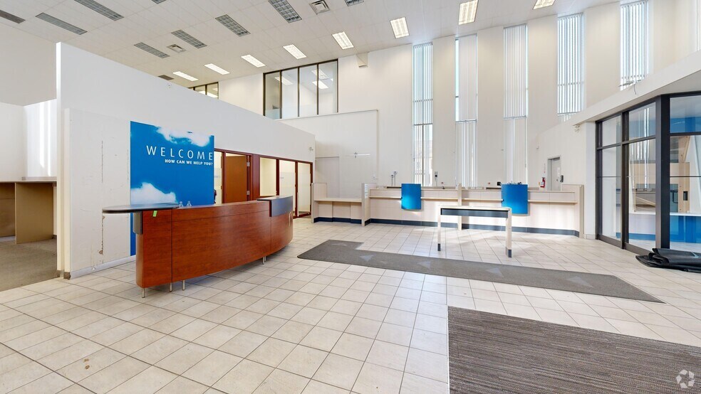 Primary Photo Of 31 King St, St Catharines General Retail For Sale