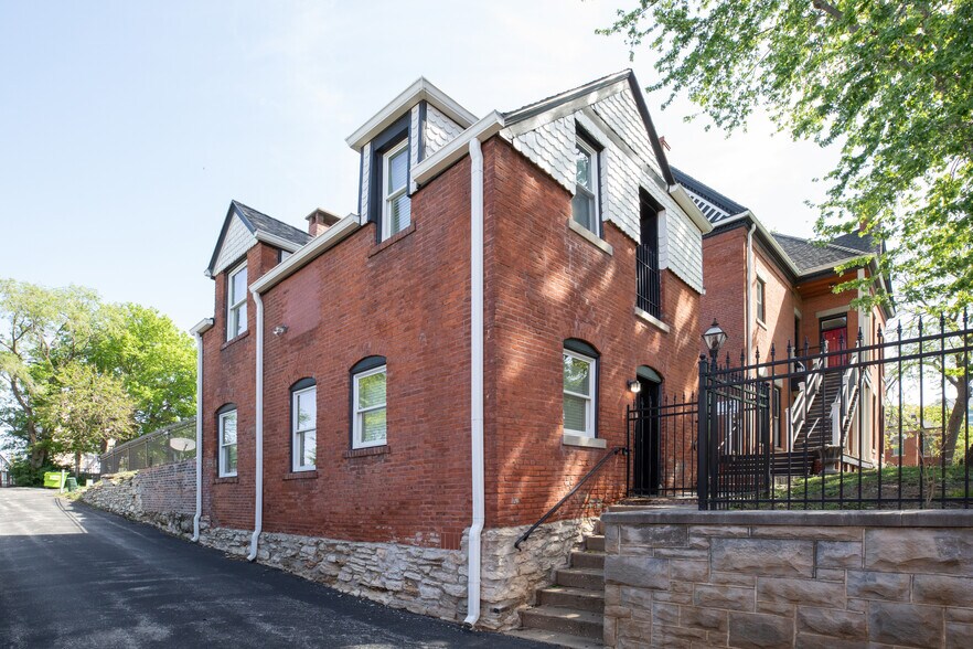More Photos Of 1020 Pennsylvania Ave, Kansas City Specialty For Sale