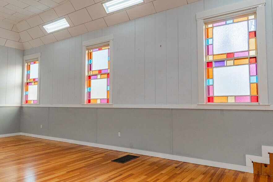 More Photos Of 57 Saco Ave, Old Orchard Beach Freestanding For Lease