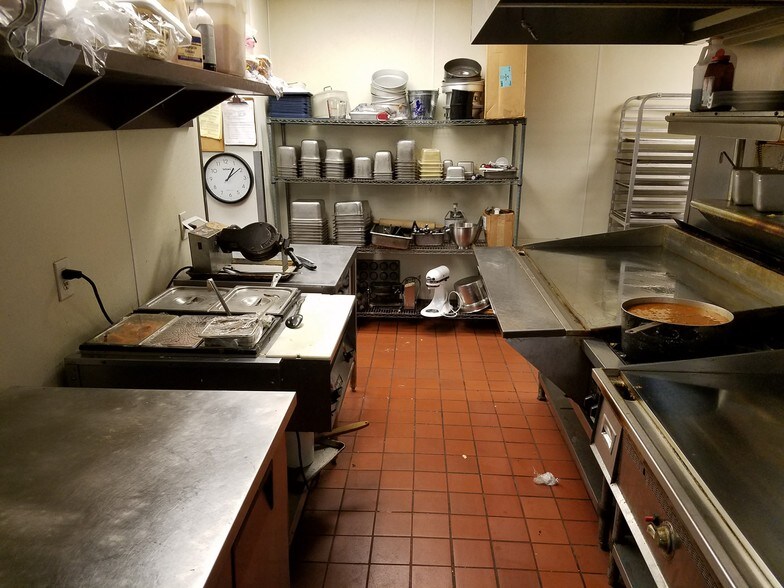 More Photos Of 2900 S Orlando Dr, Sanford Restaurant For Lease