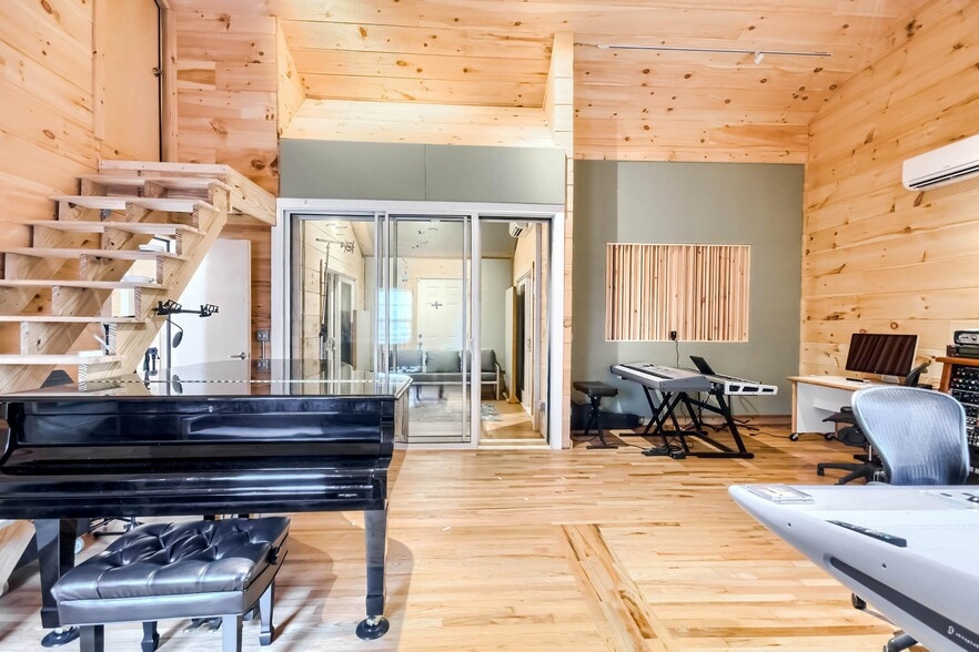 More Photos Of 1440 Woodmont Ln, Atlanta Loft Creative Space For Sale