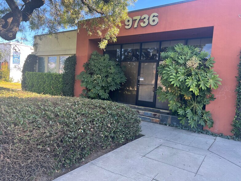 Primary Photo Of 9736 Venice Blvd, Culver City Healthcare For Lease