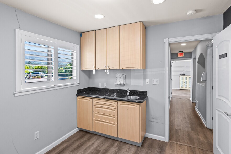 More Photos Of 360 Rose St, Danville Medical For Sale