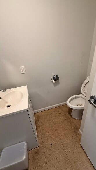 More Photos Of 1648 E 14th St, Brooklyn Medical For Lease