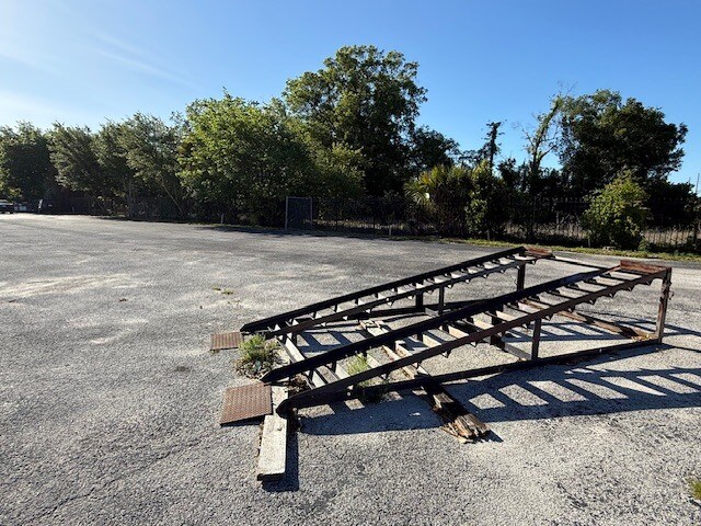 More Photos Of 690 N Semoran Blvd, Orlando Auto Dealership For Lease