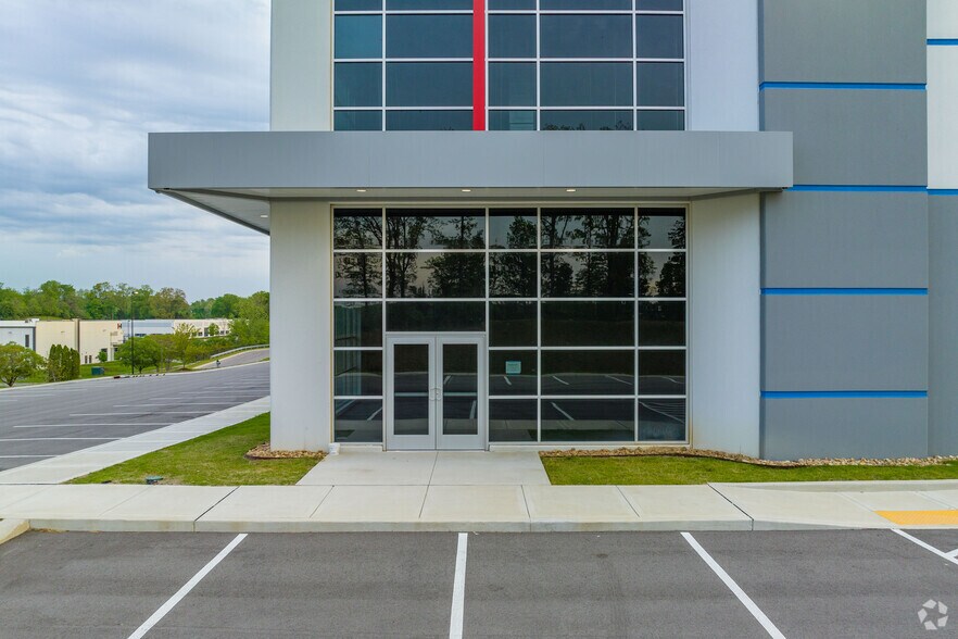 More Photos Of 121 Airpark Ctr E, Nashville Unknown For Lease