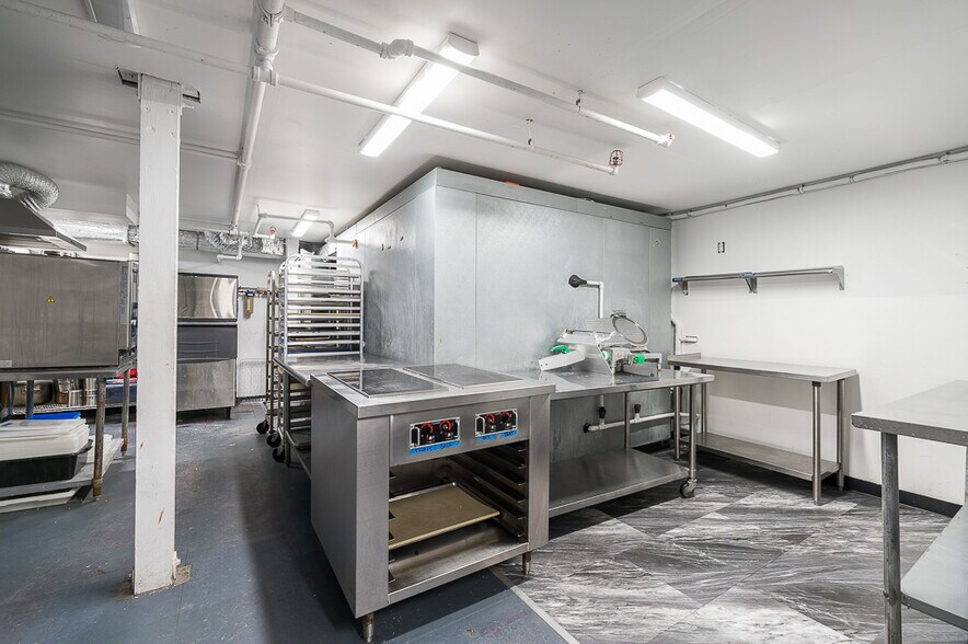 More Photos Of 73 Rocky Neck Ave, Gloucester Restaurant For Sale