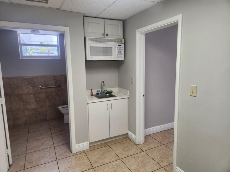 More Photos Of 1410 SW 1st St, Miami General Retail For Lease