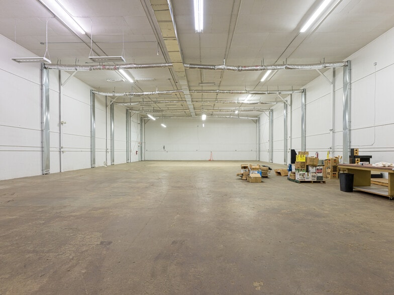 More Photos Of 701 Oriole Dr, Hendersonville Warehouse For Sale