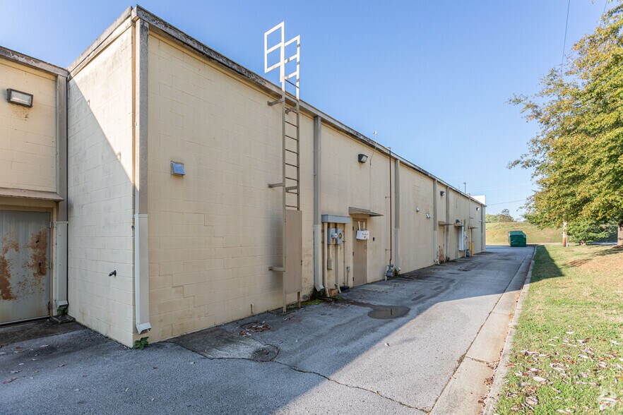 More Photos Of 150 Sam Walton Dr, Sparta Unknown For Lease