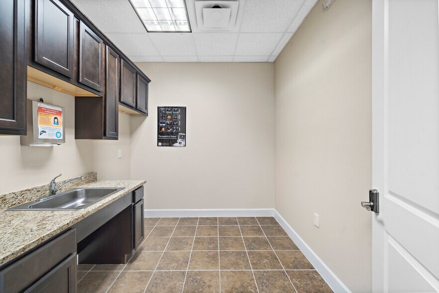 More Photos Of 440 Cobia Dr, Katy Medical For Sale