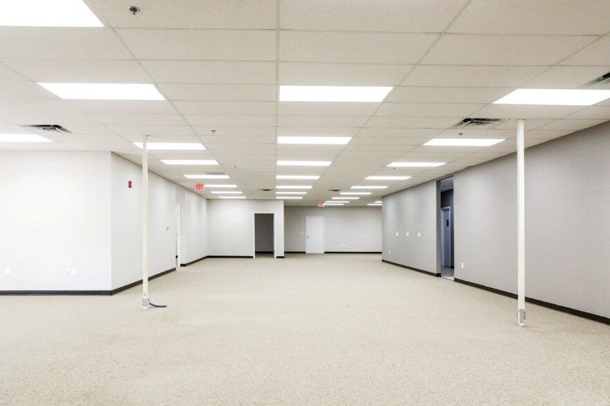 More Photos Of 14101-14105 Mccormick Dr, Tampa Light Manufacturing For Lease