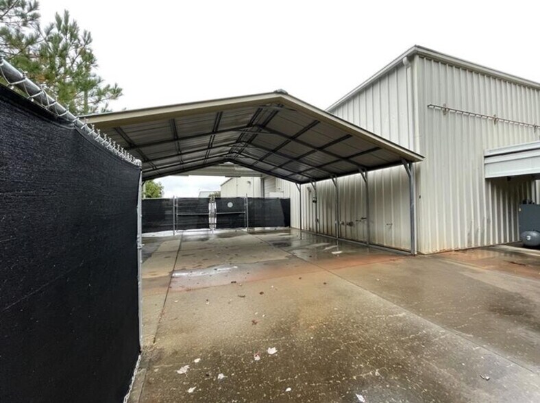 More Photos Of 615 McGee Rd, Anderson Showroom For Lease