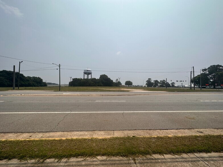 More Photos Of 200 General Courtney Hodges Blvd, Perry Land For Sale