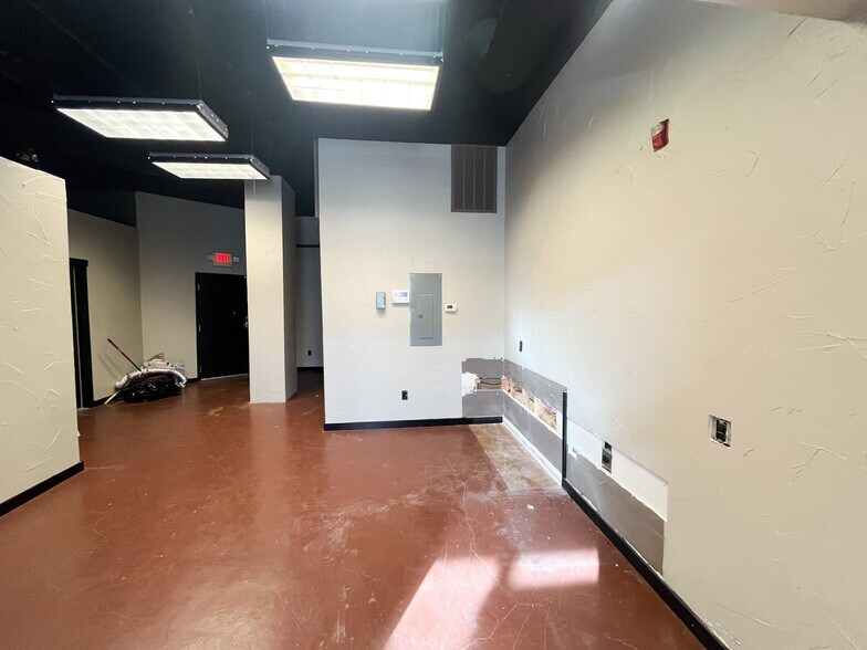 More Photos Of 509 W Olive St, Springfield General Retail For Sale