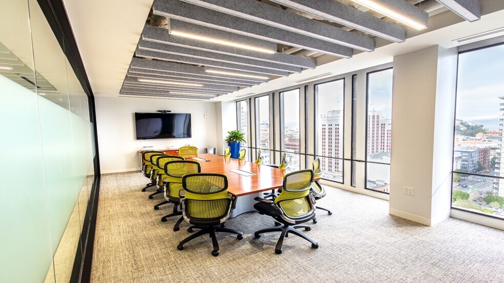 More Photos Of One Embarcadero Ctr, San Francisco Coworking Space