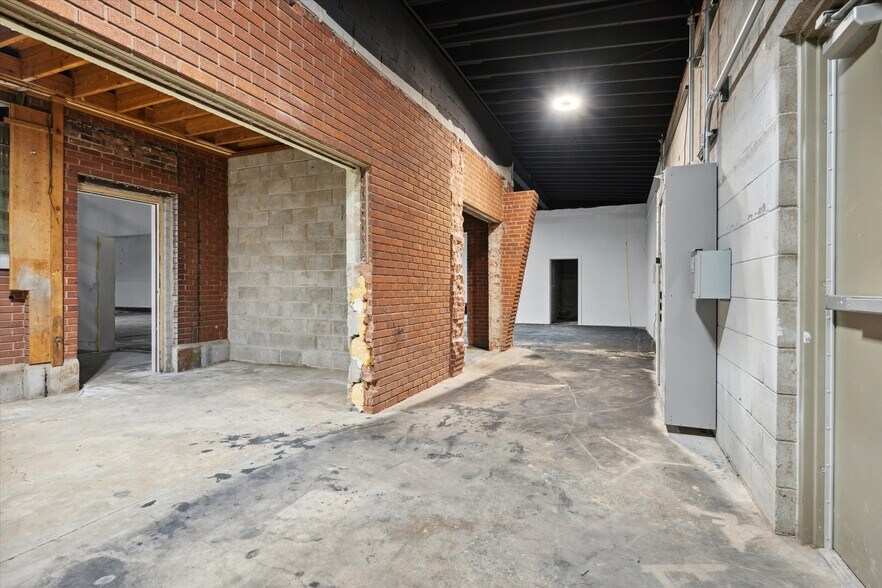 More Photos Of 969 Dixie Hwy, Rossford General Retail For Sale