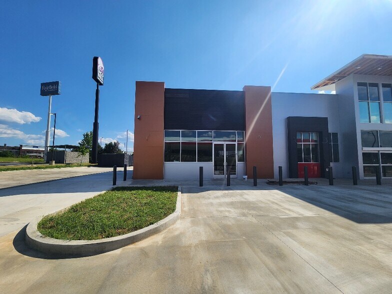 More Photos Of 1010 Academy Dr, Bessemer General Retail For Lease