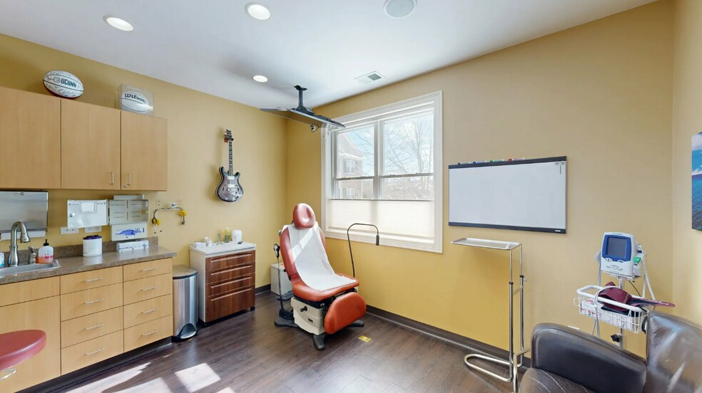 More Photos Of 447 Naubuc Ave, Glastonbury Office For Sale