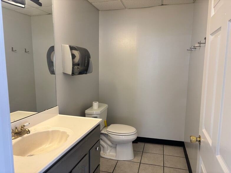 More Photos Of 603 E Main St, League City Freestanding For Lease