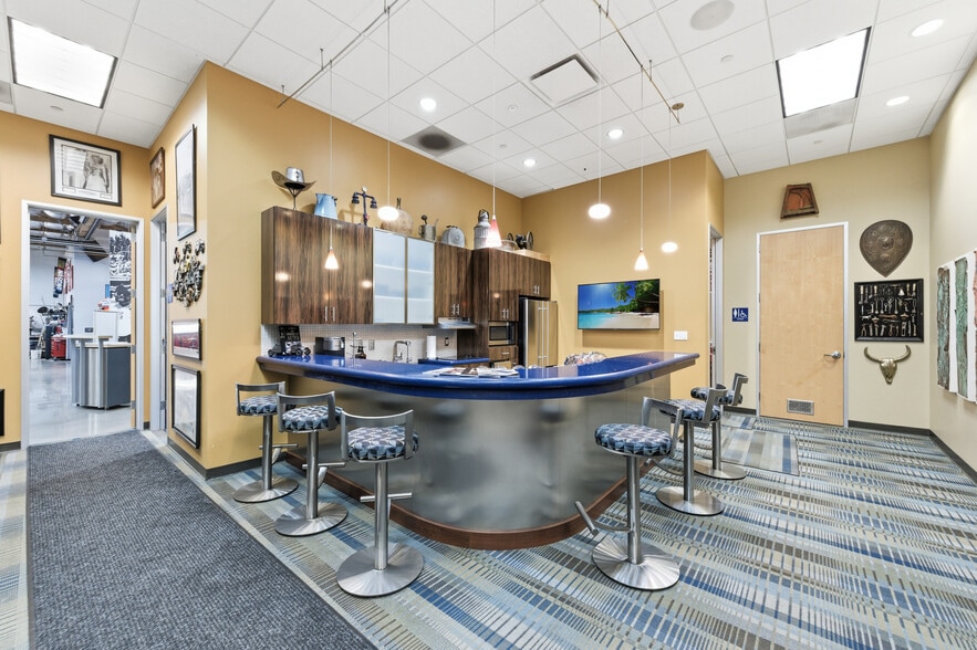 More Photos Of 521 Charcot Ave, San Jose Showroom For Sale