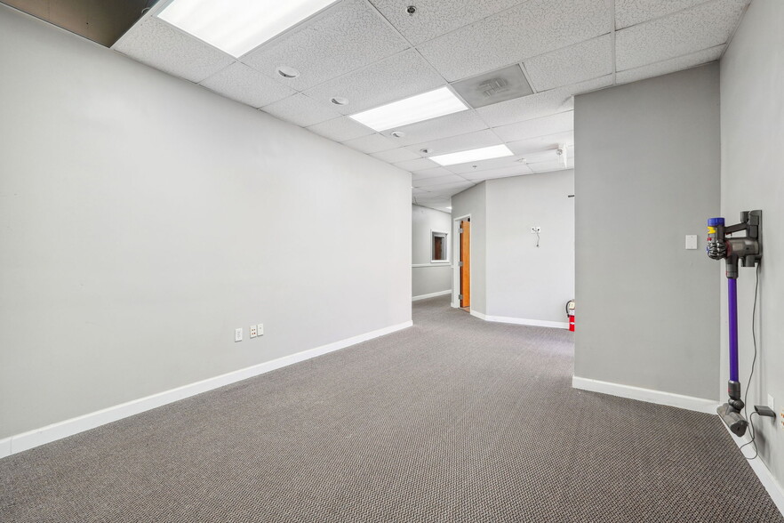 More Photos Of 3760 Peachtree Crest Dr, Duluth Industrial For Sale