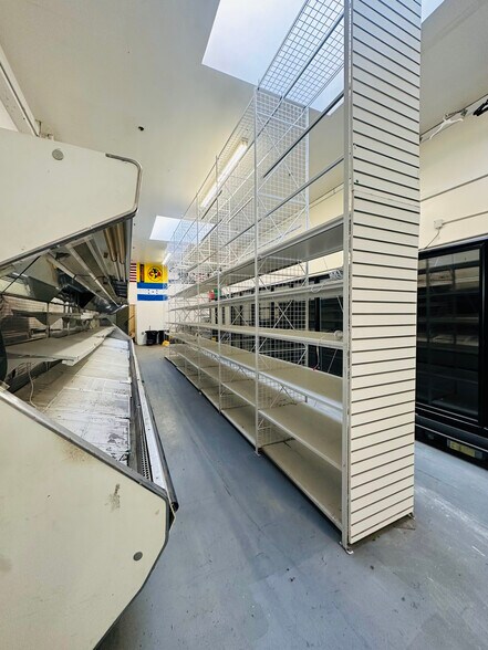 More Photos Of 335-337 Jones St, San Francisco Storefront For Lease