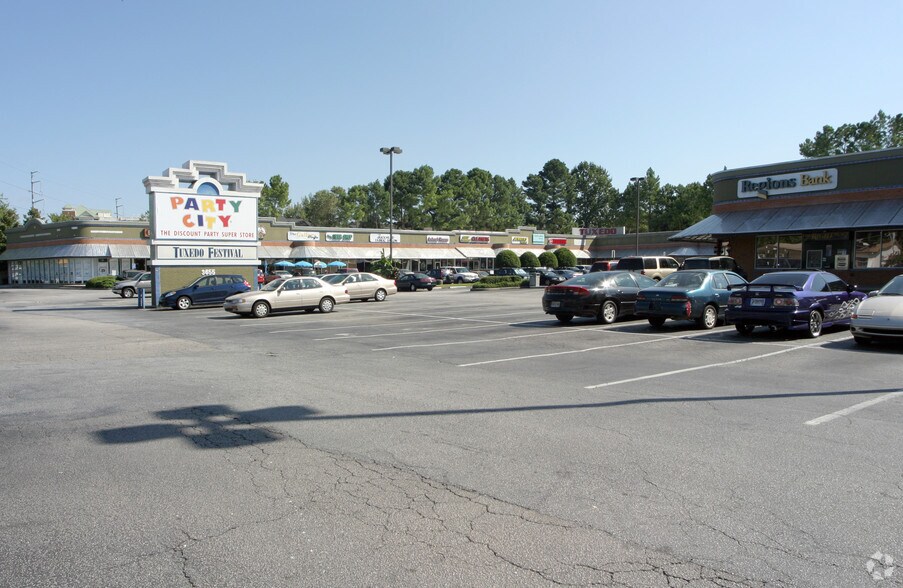 More Photos Of 3655 Roswell Rd NE, Atlanta Storefront For Lease
