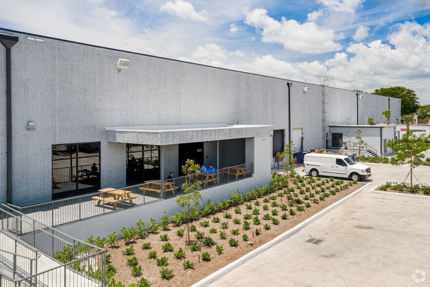 More Photos Of 1081 Holland Dr, Boca Raton Warehouse For Lease