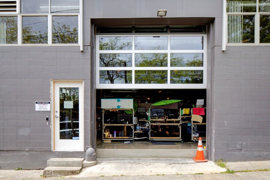 More Photos Of 3668 Albion Pl N, Seattle Office For Sale