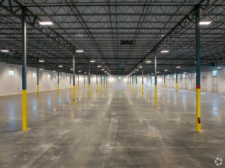 More Photos Of 70 Business Park Ct, Cartersville Distribution For Lease