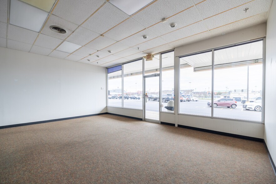 More Photos Of 700-720 N 12th St, Murray Storefront For Lease