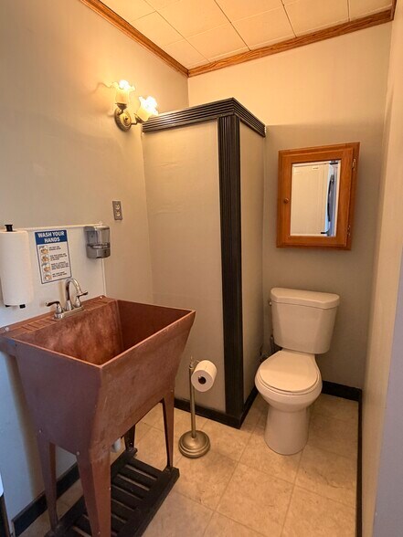 More Photos Of 1005 1st St, Moro Freestanding For Sale
