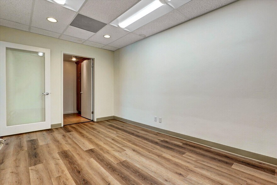 More Photos Of 7448 Deering Ave, Canoga Park Industrial For Sale