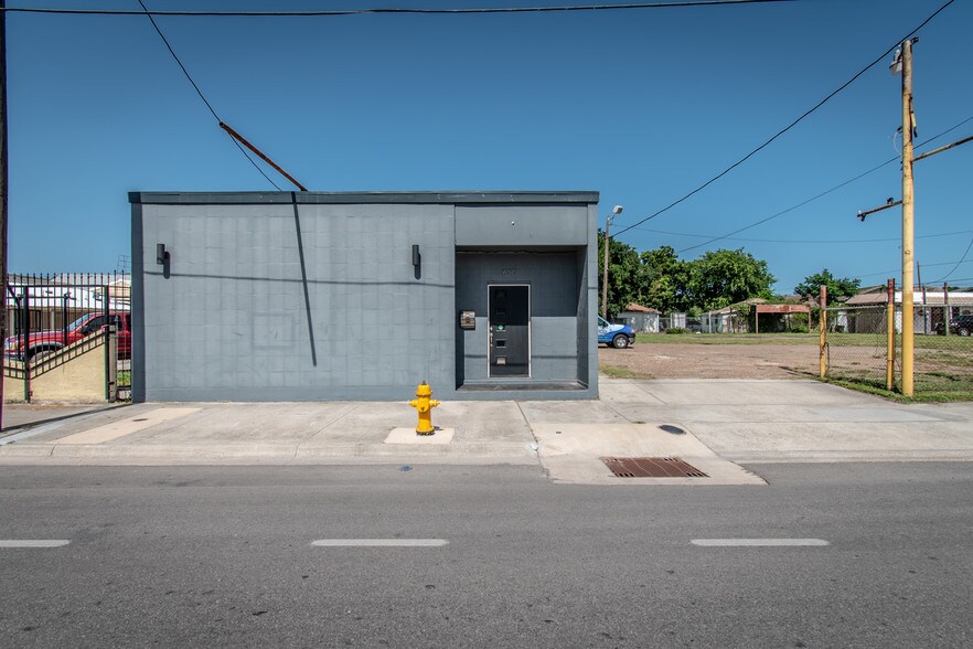 More Photos Of 620 S Staples St, Corpus Christi Auto Dealership For Sale
