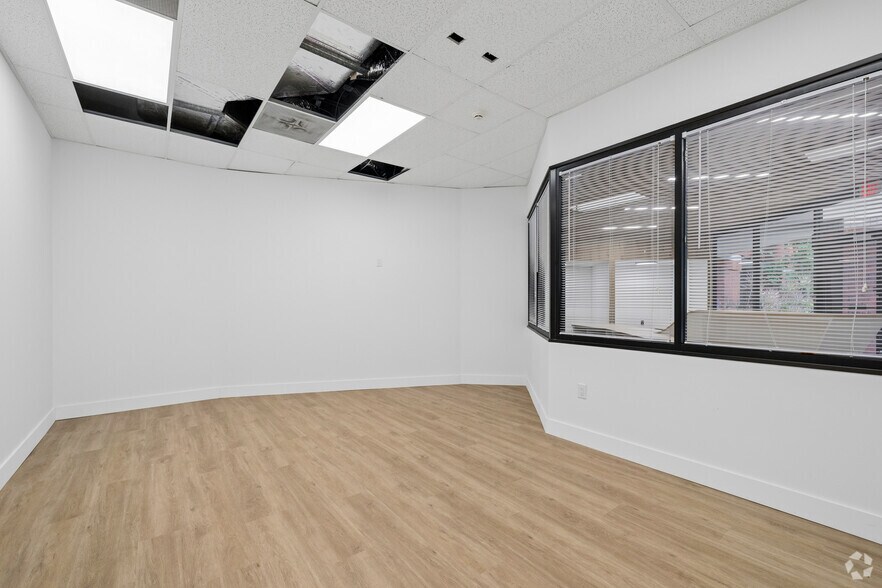 More Photos Of 16001 Bay Vista Dr, Clearwater Office For Lease
