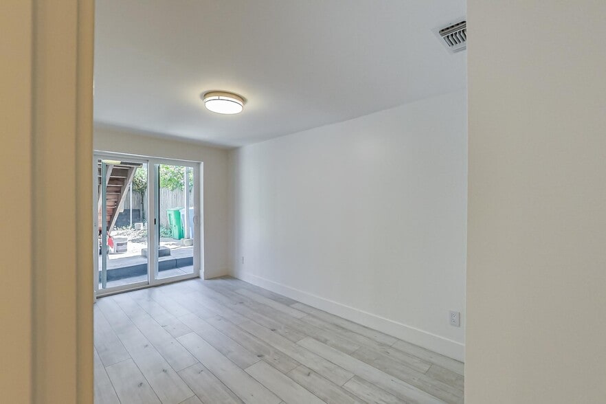More Photos Of 751 Capp st, San Francisco Apartments For Sale