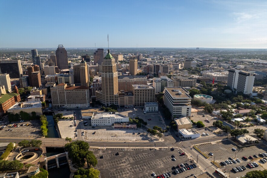 More Photos Of 425-427 S Saint Marys St, San Antonio Storefront Retail Office For Sale
