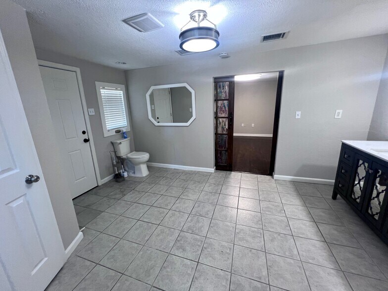 More Photos Of 2506 Anders Ln, Kemah Medical For Lease