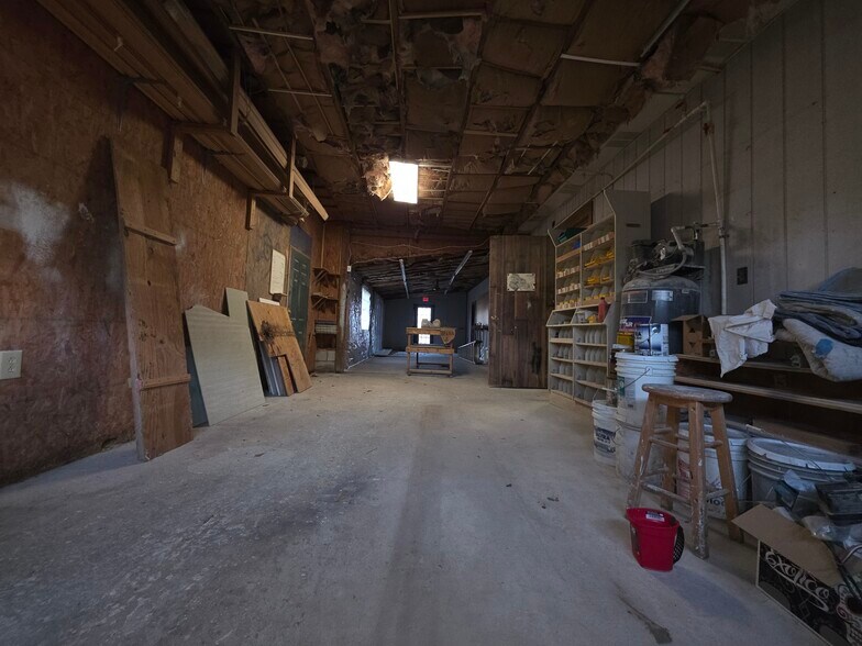 More Photos Of 2034 W 5th St, Washington Showroom For Sale