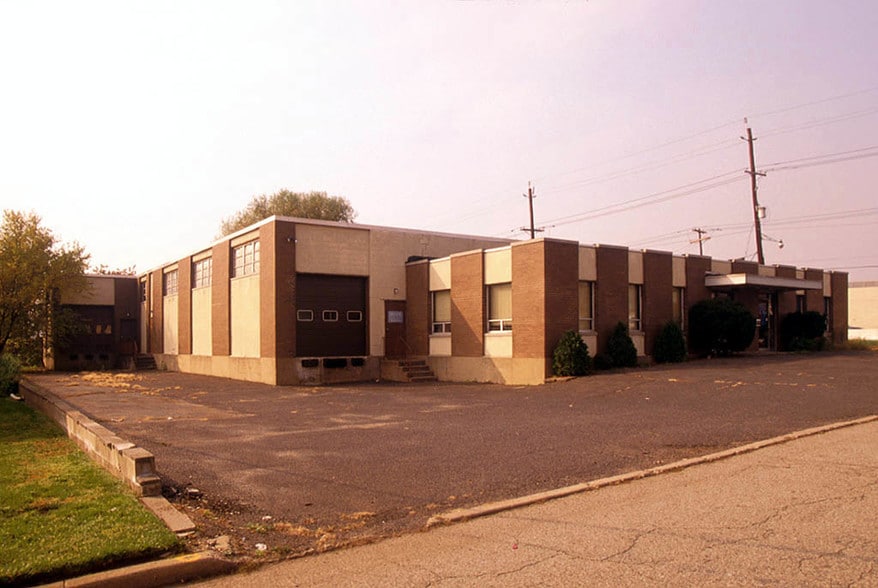 More Photos Of 401-403 Meadow Ln, Carlstadt Warehouse For Lease