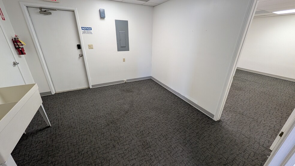 More Photos Of 220 W Edison Rd, Mishawaka Office For Lease