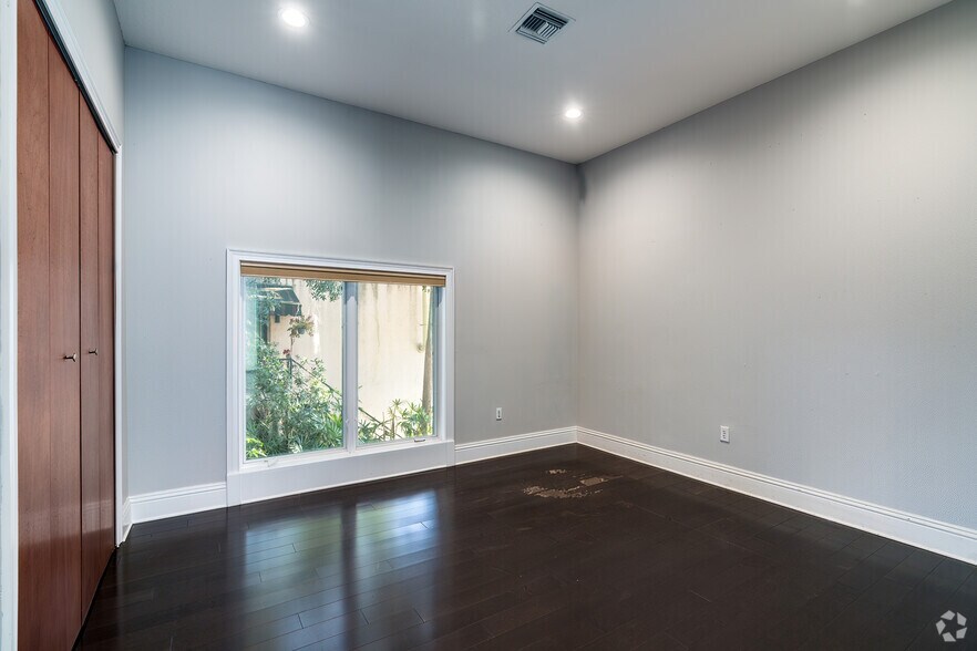 More Photos Of 2100 N Orange Ave, Orlando Medical For Sale