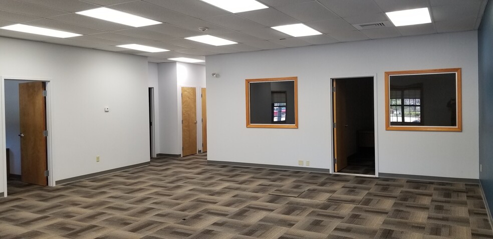 More Photos Of 2435 Nooseneck Hill Rd, Coventry Storefront Retail Office For Lease