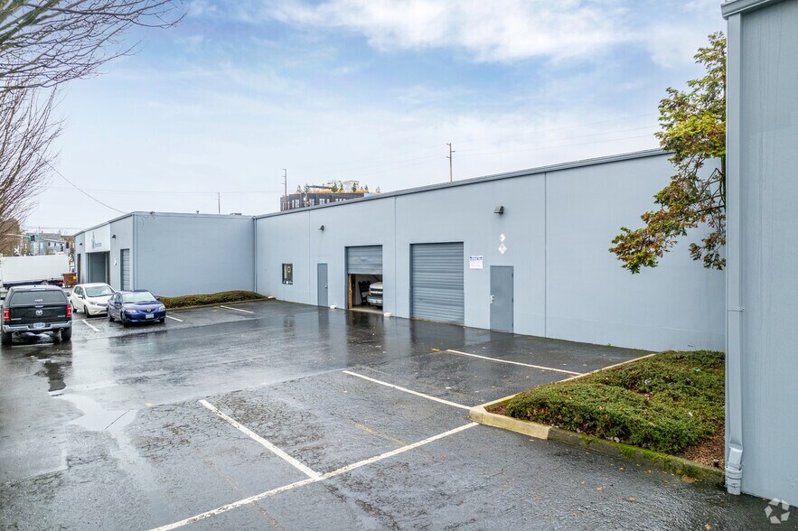 More Photos Of 2502-2530 SE 8th Ave, Portland Warehouse For Lease