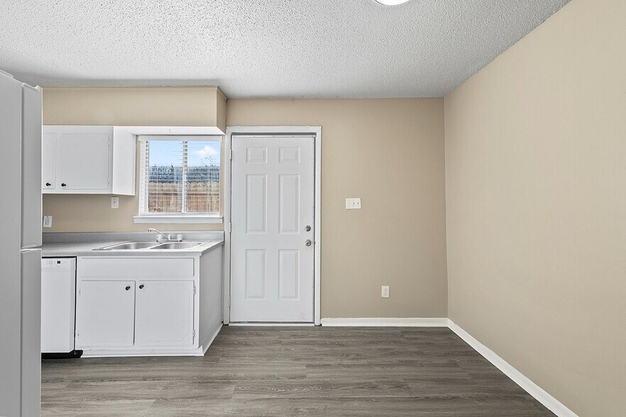 More Photos Of 856 Park Brook Trl, Birmingham Apartments For Sale